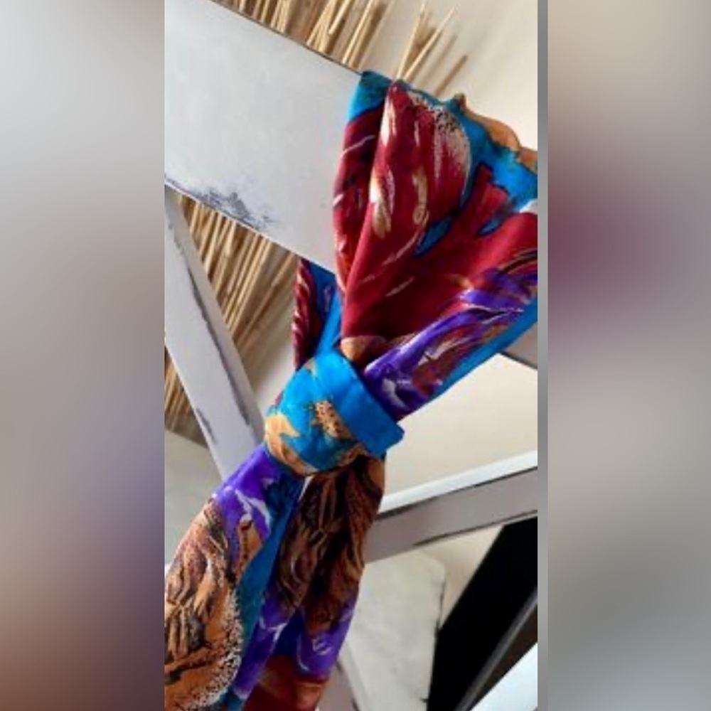 Vintage Elaine Gold For Collection XIIX Ltd 💯 silk light weight scarf